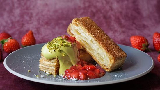 苺とピスタチオのミルフィーユ＜ドリンクセット＞